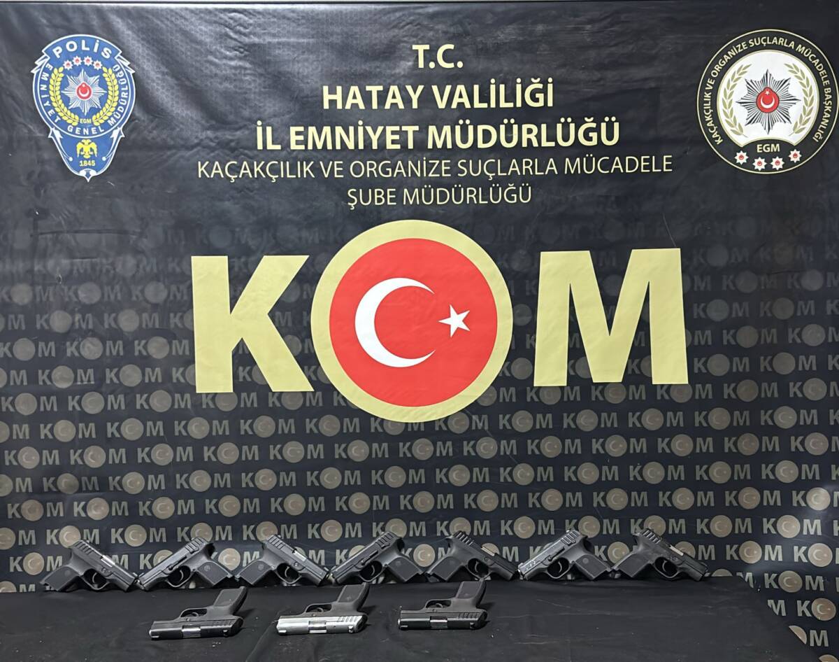 Hatay’da polis ekiplerinin dikkatinden kaçamadılar. Defne ilçesinde uygulama noktasında durdurulan