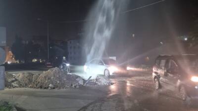Antakya’nın Kışlasaray Mahallesi’nde, askerlik şubesi önündeki yolda dün akşam saatlerinde