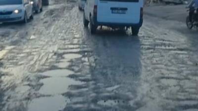 Antakya’nın en işlek güzergâhlarından biri olan Şükrü Balcı Caddesi, yağışlarla