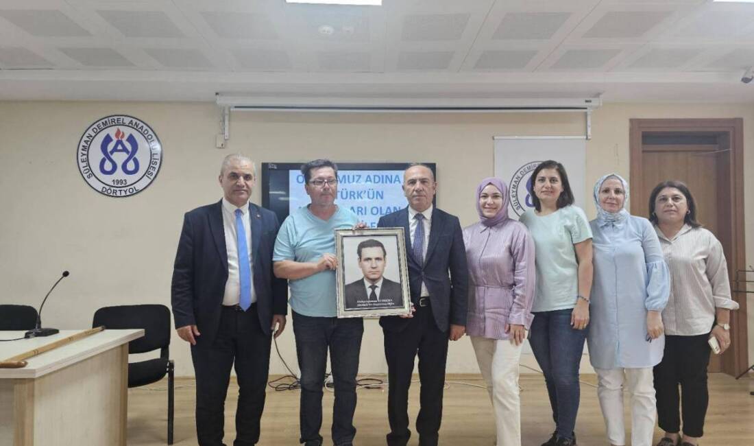 Atatürk Haftası etkinlikleri kapsamında Dörtyol Süleyman Demirel Anadolu Lisesi, anlamlı