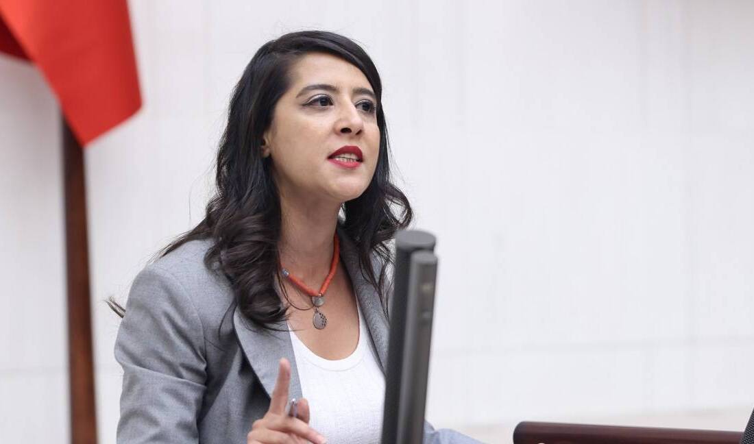 1000 gün sonra iktidara 300 soru 6 Şubat depremlerinin üzerinden tam 1000 gün geçti. Emek Partisi