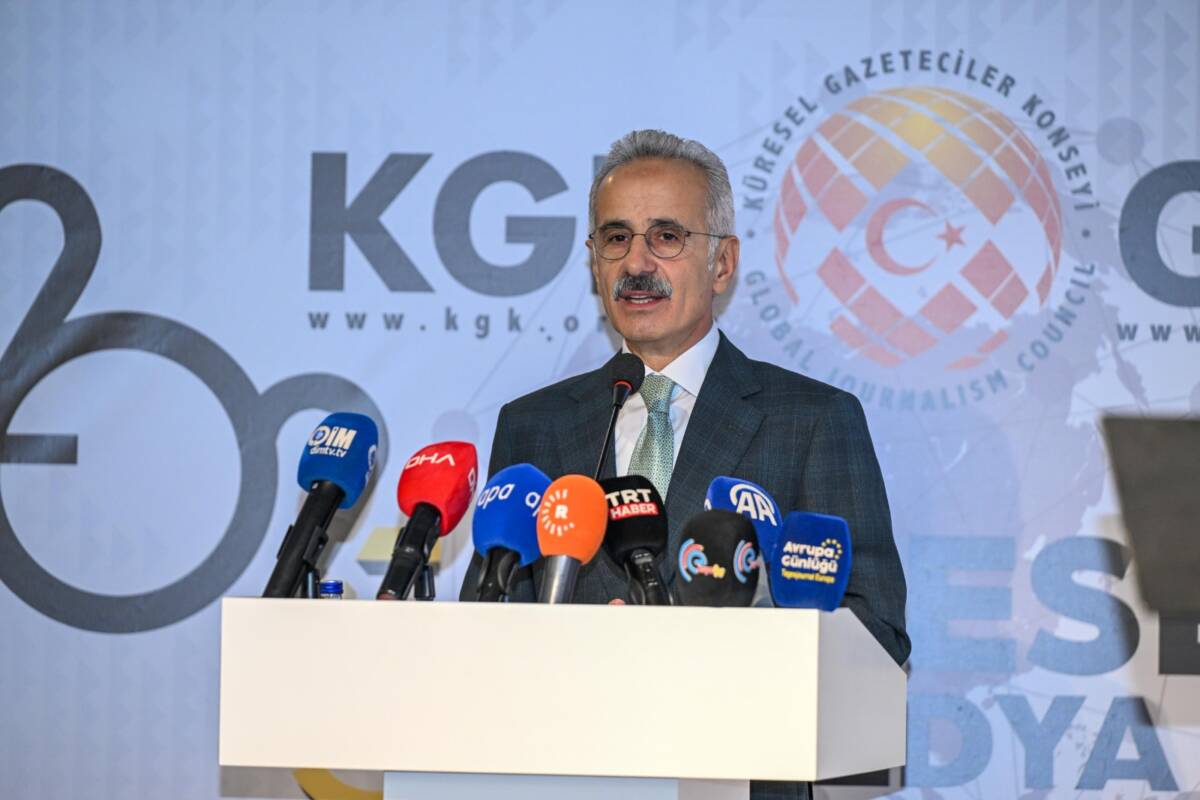 5G ile Gazeteciler Kesintisiz Canlı Yayın Yapabilecek Ulaştırma ve Altyapı Bakanı Abdulkadir Uraloğlu, Alanya’da düzenlenen Küresel Gazeteciler