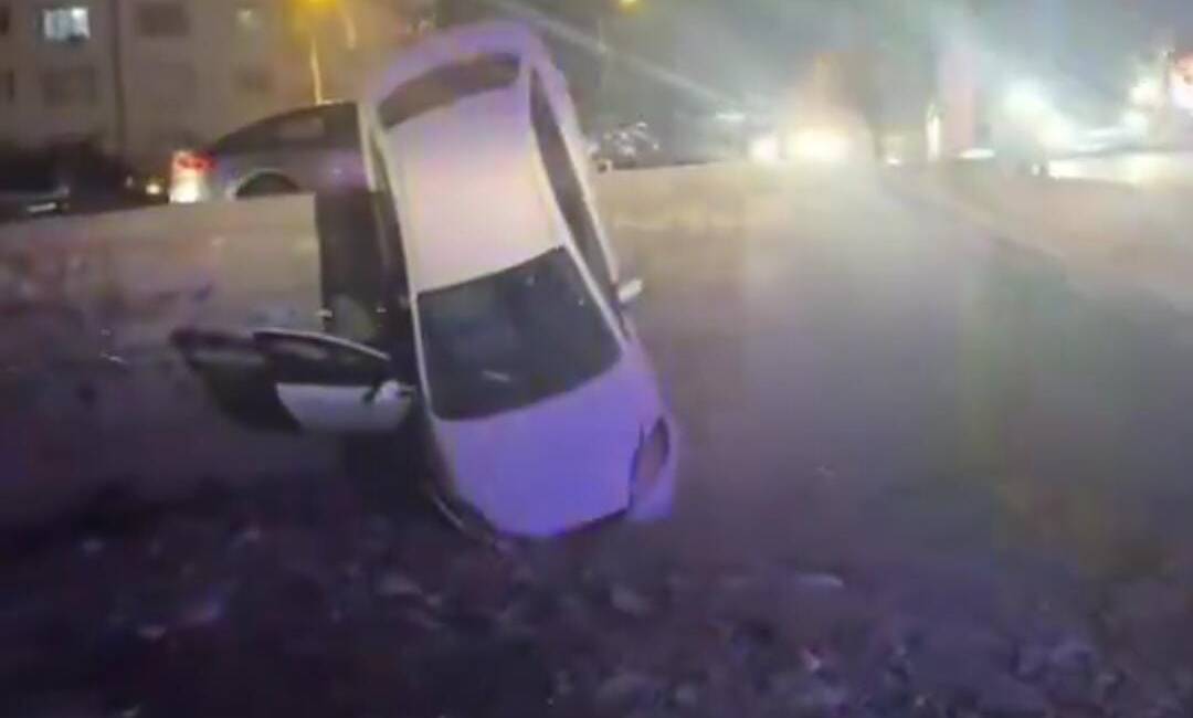 Antakya Çevreyolu’nun Çekmece Üst Geçidi mevkiinde meydana gelen trafik kazasında