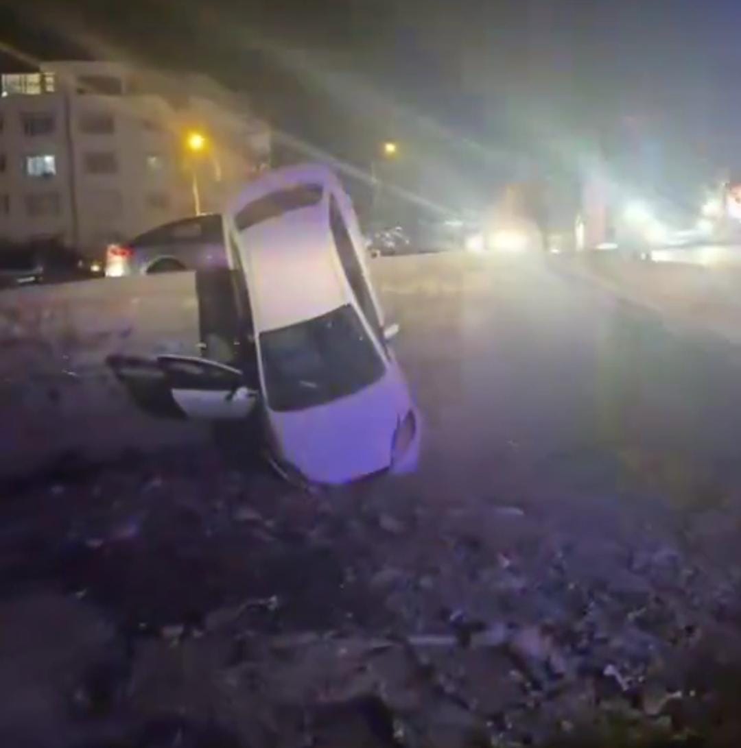 Antakya Çevreyolu’nun Çekmece Üst Geçidi mevkiinde meydana gelen trafik kazasında