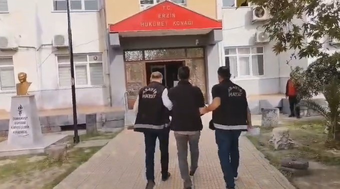 Erzin’de Silahlı Yaralama Zanlısı Yakalandı! Hatay Emniyet Müdürlüğü ekipleri, kent genelinde işlenen suçların aydınlatılması ve