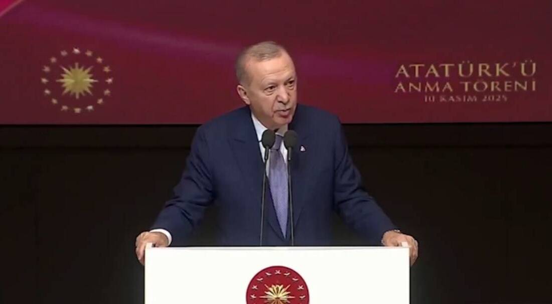 Cumhurbaşkanı Erdoğan’dan Atatürk’e Hakaret Edenlere Sert Uyarı Cumhurbaşkanı Recep Tayyip Erdoğan, 10 Kasım Atatürk’ü Anma Töreni’nde yaptığı