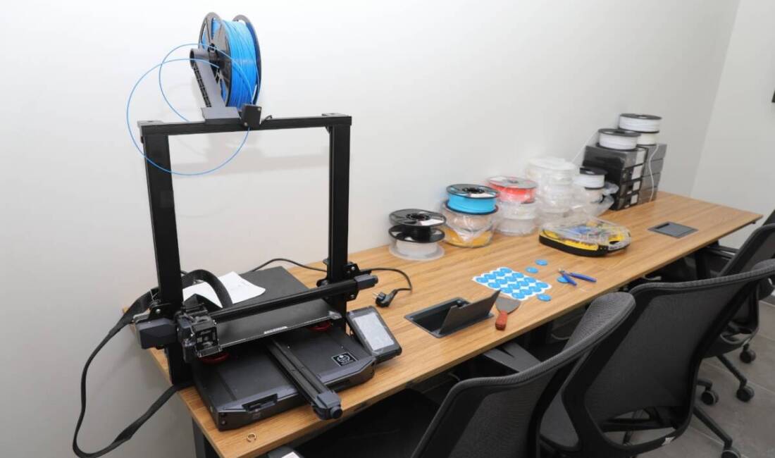 Hatay’da Gençler Robotik ve Kodlamayla Buluşuyor Hatay Büyükşehir Belediyesi (HBB), gençlerin bilim, teknoloji ve yaratıcılık alanlarındaki