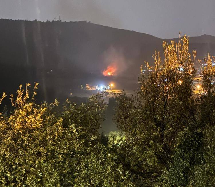 Antakya’da doğa olayı faciaya dönüşmeden önlendi Hatay’ın Antakya ilçesinde etkili olan sağanak yağış sırasında yıldırım düşmesi