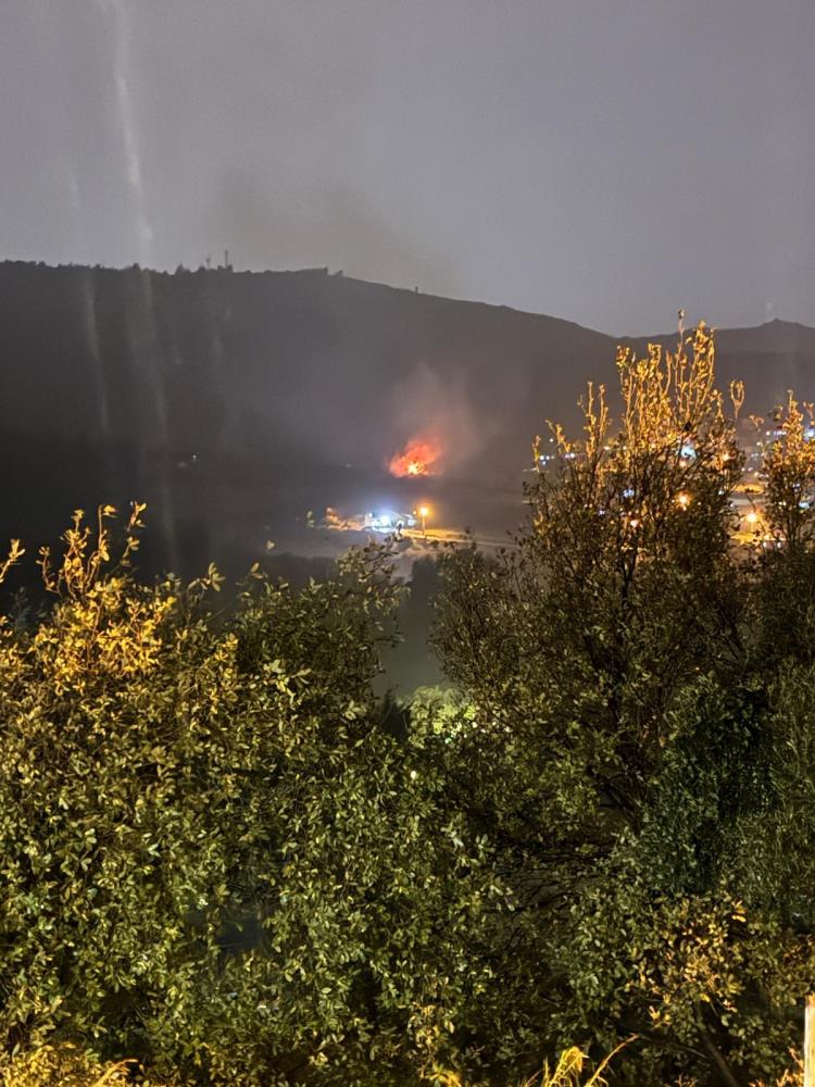 Hatay’ın Antakya ilçesinde etkili olan sağanak yağış sırasında yıldırım düşmesi