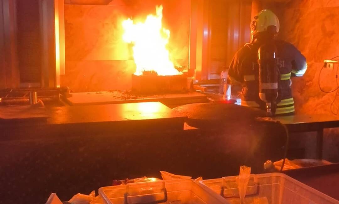 Antakya’da İş Yeri Yangını Büyümeden Söndürüldü Antakya’nın Büyükdalyan Mahallesi’nde öğle saatlerinde bir iş yerinde yangın çıktı.