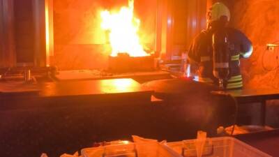 Antakya’nın Büyükdalyan Mahallesi’nde öğle saatlerinde bir iş yerinde yangın çıktı.