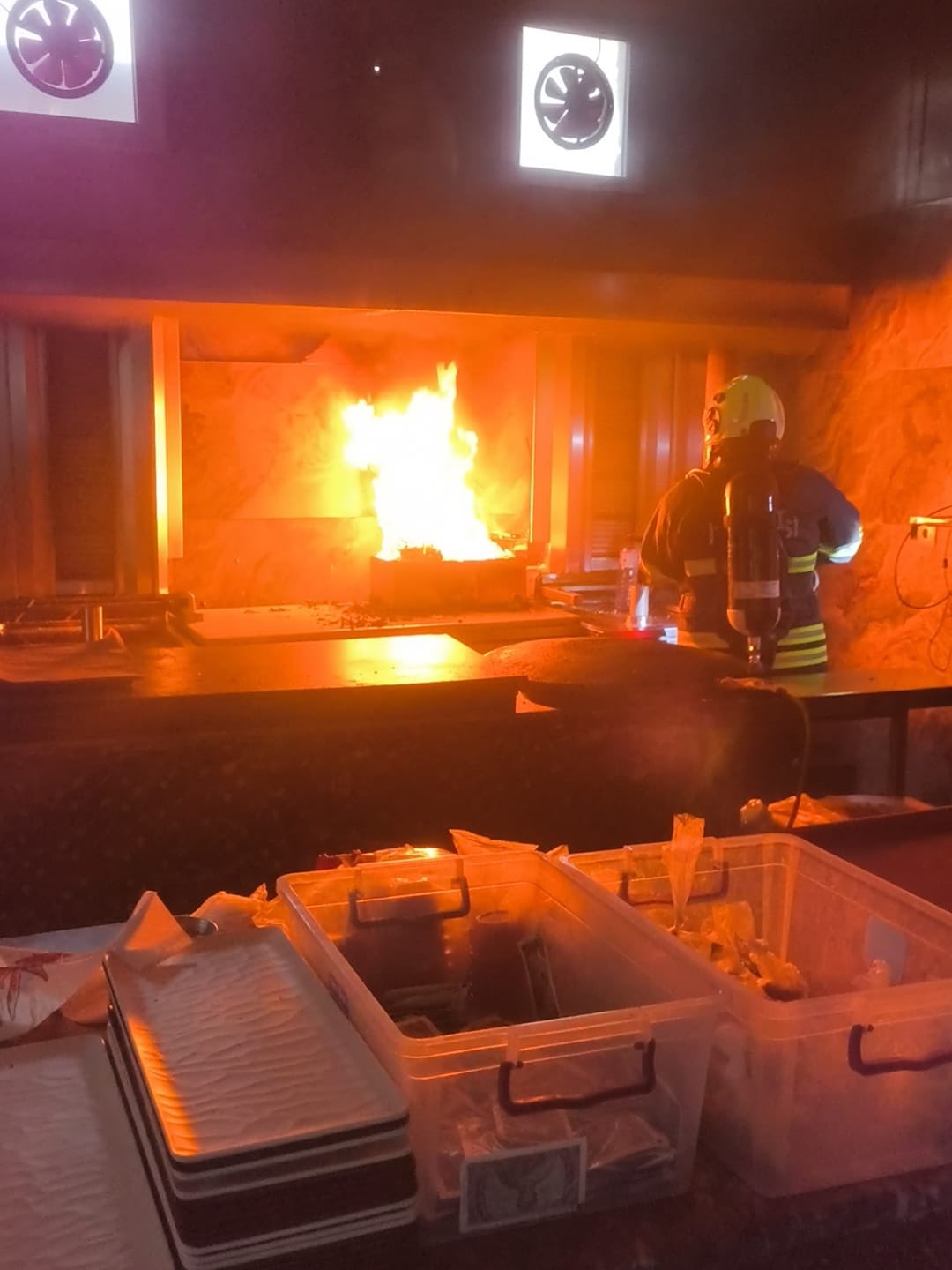 Antakya’nın Büyükdalyan Mahallesi’nde öğle saatlerinde bir iş yerinde yangın çıktı.