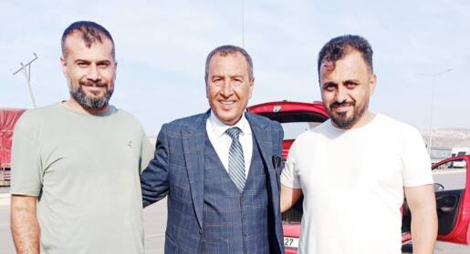 Reyhanlı’da yaşanan dikkat çekici bir karşılaşma, iki TIR şoförünün üniversite