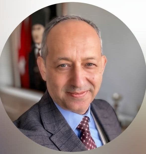 Hatay’ın Erzin ilçesinde eğitim camiasını yasa boğan acı haber geldi.