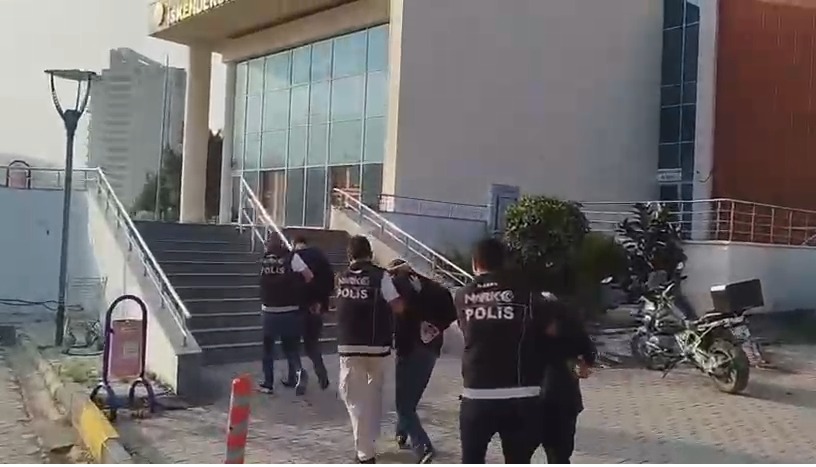 Uyuşturucu Sevkiyatı Önlendi: 3 Zanlı Tutuklandı Hatay Emniyet Müdürlüğü ekipleri, uyuşturucu imal ve ticaretine yönelik yürüttükleri