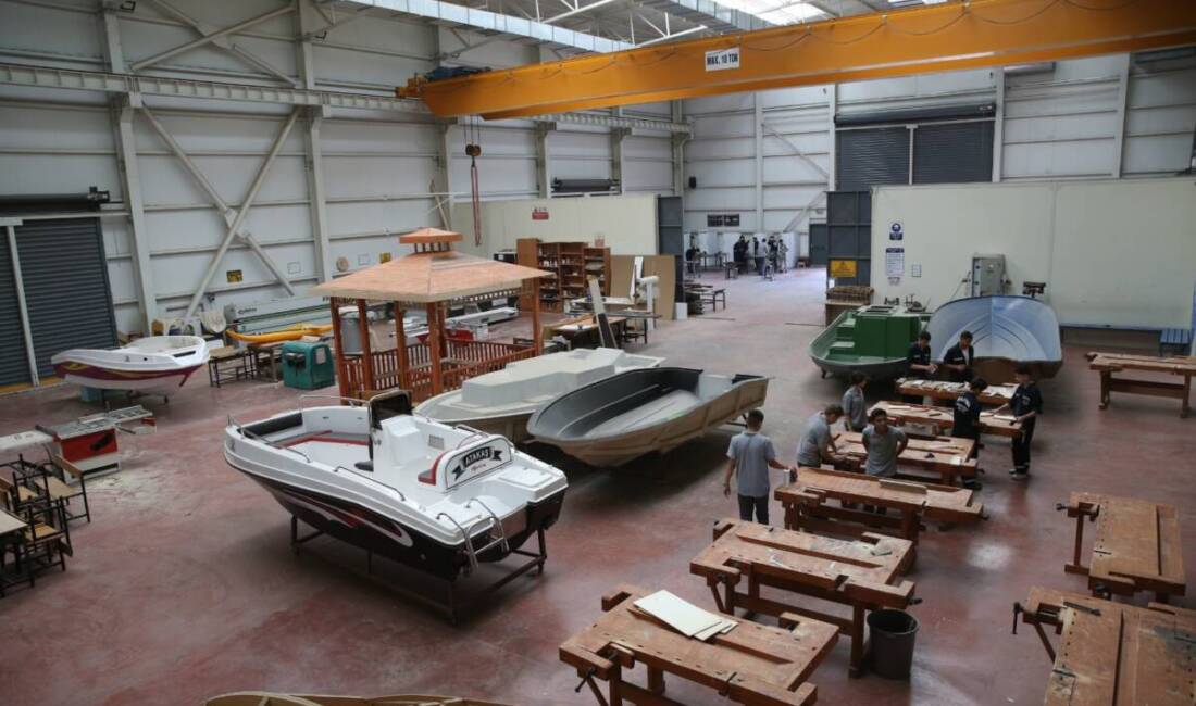 Hatay İskenderun’da denizcilik alanında eğitim gören meslek lisesi öğrencileri, İstanbul’daki