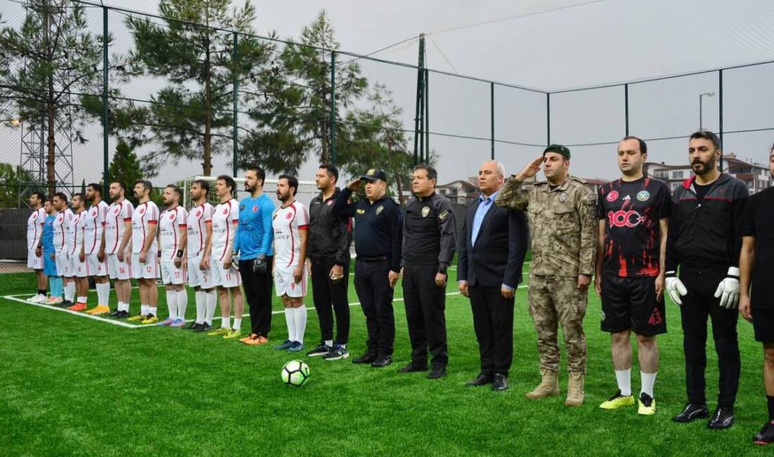 Hatay Emniyetinde Halı Saha Turnuvası Başladı Hatay İl Emniyet Müdürlüğü bünyesinde görev yapan polis, memur ve