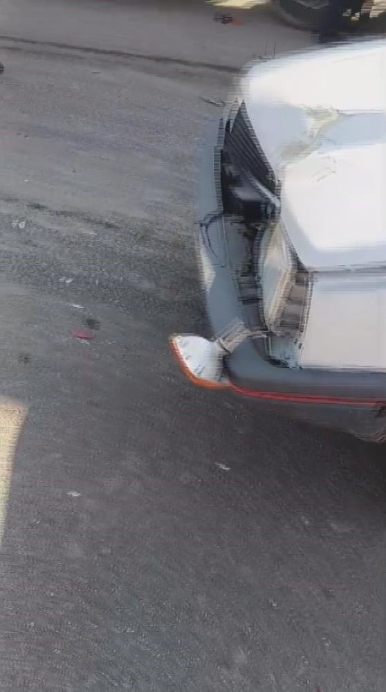 Hatay’ın Kumlu ilçesinde otomobil ile motosikletin kafa kafaya çarpıştığı trafik