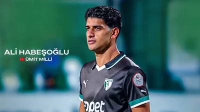 Futbola Maşukluspor ve Hatayspor altyapılarında başlayan, 6 Şubat depremleri sonrası