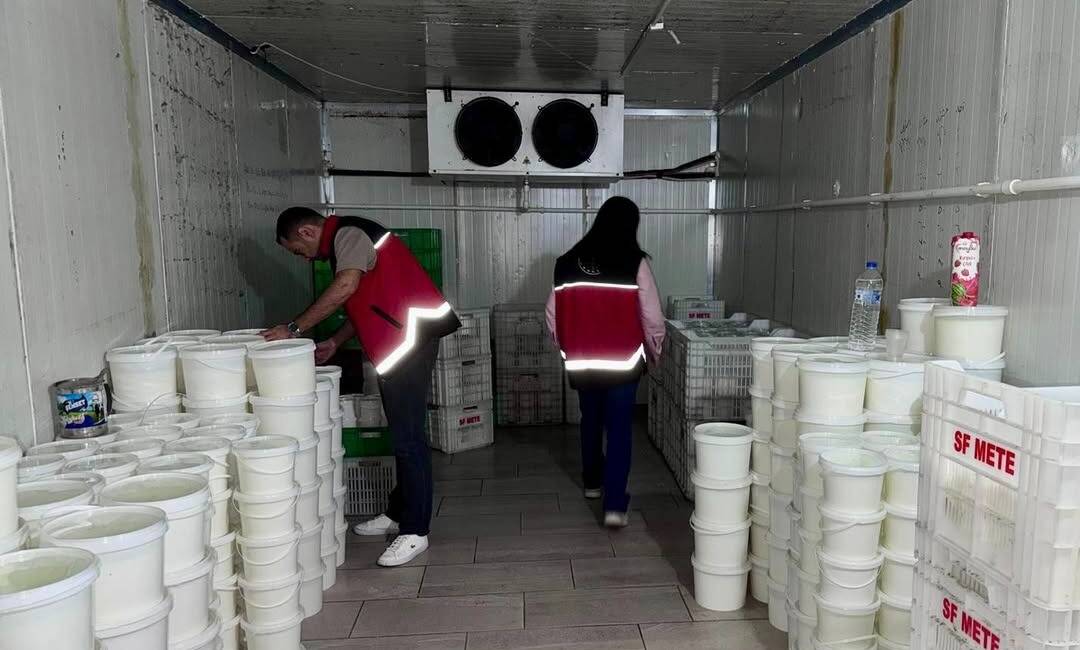 Soğuk hava deposunda skandal: Halk sağlığı için ürünler imha edildi Hatay İl Tarım ve Orman Müdürlüğü, sosyal medya hesabı üzerinden
