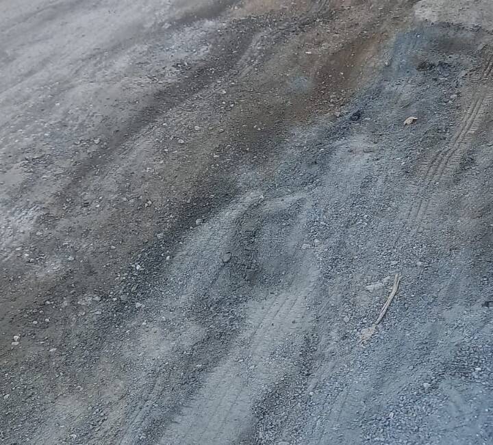 Veliler Endişeli: Orhanlı’daki Çukurlar Büyük Tehdit Oluşturuyor Antakya’nın Orhanlı Mahallesi’nin üst kesimlerinde bulunan yüksek rampalı yol, özellikle