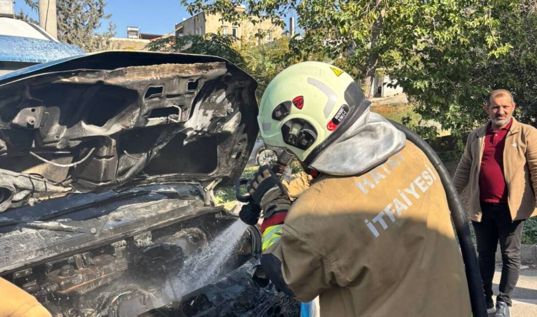 Hatay’ın İskenderun ilçesinde seyir halindeki bir yolcu minibüsünde çıkan yangın,