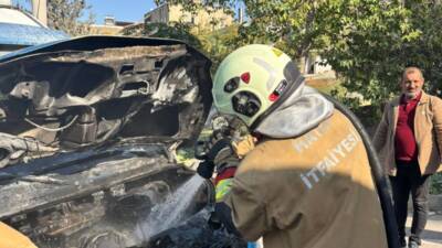 Hatay’ın İskenderun ilçesinde seyir halindeki bir yolcu minibüsünde çıkan yangın,
