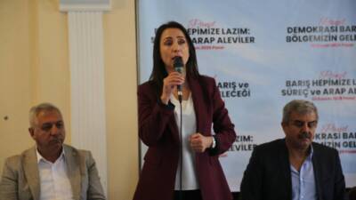 Hatay’ın Defne ilçesinde düzenlenen “Demokrasi, Barış ve Bölgemizin Geleceği Paneli”nde