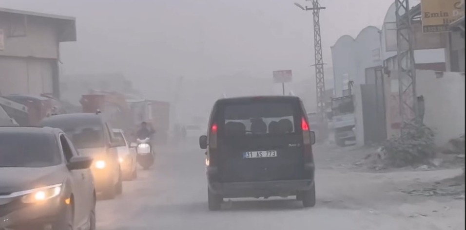 Antakya ve Defne ilçelerinde aylardır devam eden yoğun toz kirliliği,
