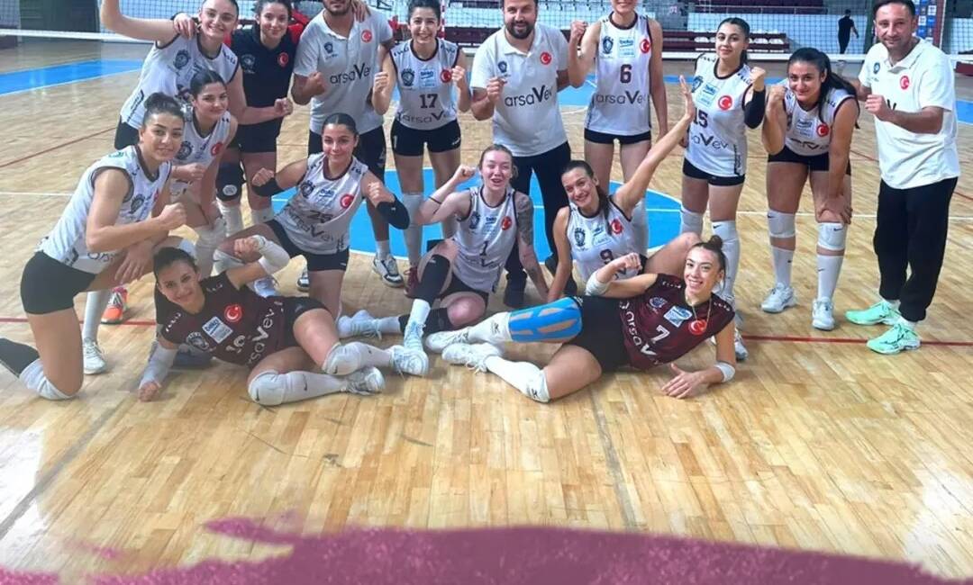 Hatay’ın voleybol temsilcisi ArsaVev Hatay Voleybol Kulübü, evinde ağırladığı Osmaniye