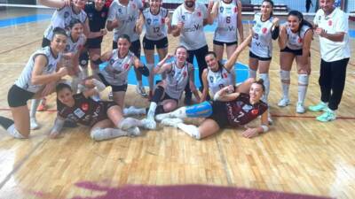 Hatay’ın voleybol temsilcisi ArsaVev Hatay Voleybol Kulübü, evinde ağırladığı Osmaniye