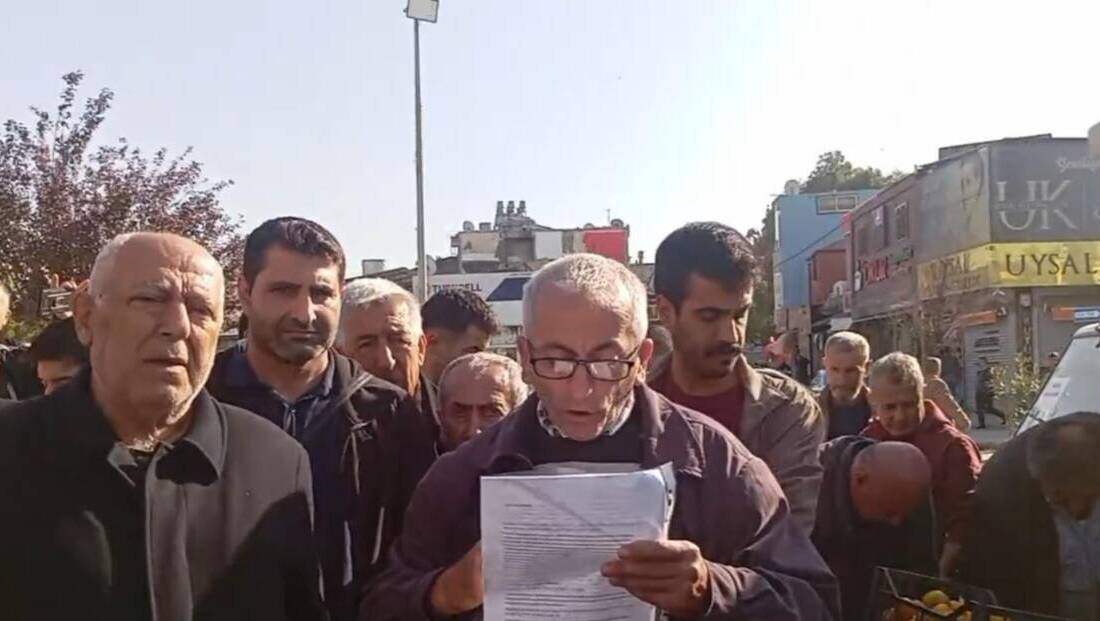 Samandağlı üreticiler çıkmaza girdi: ”Bu yıl hüsran” Samandağ’da mandalina üreticileri, dalında kalan ürünler ve yükselen maliyetler nedeniyle