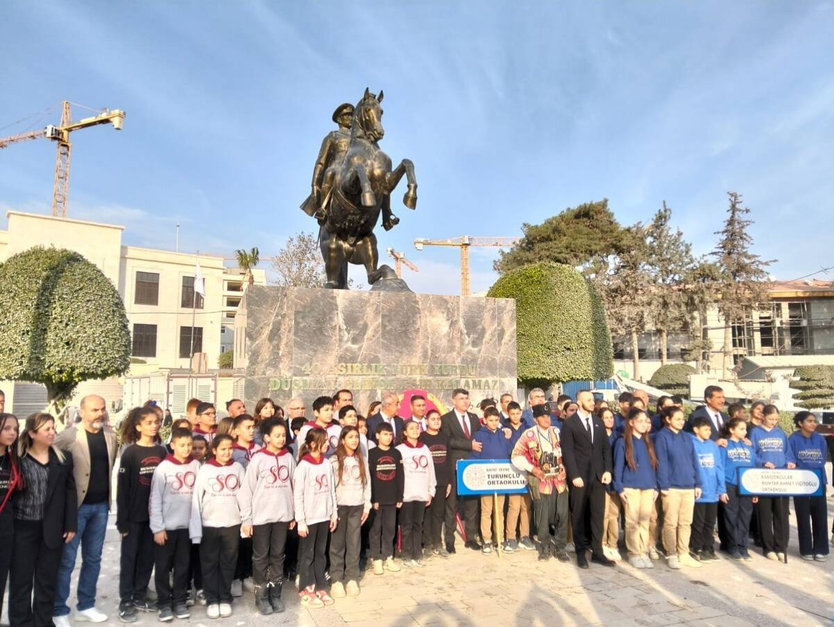 24 Kasım Öğretmenler Günü kutlamaları kapsamında dün sabah Atatürk Anıtı’nda