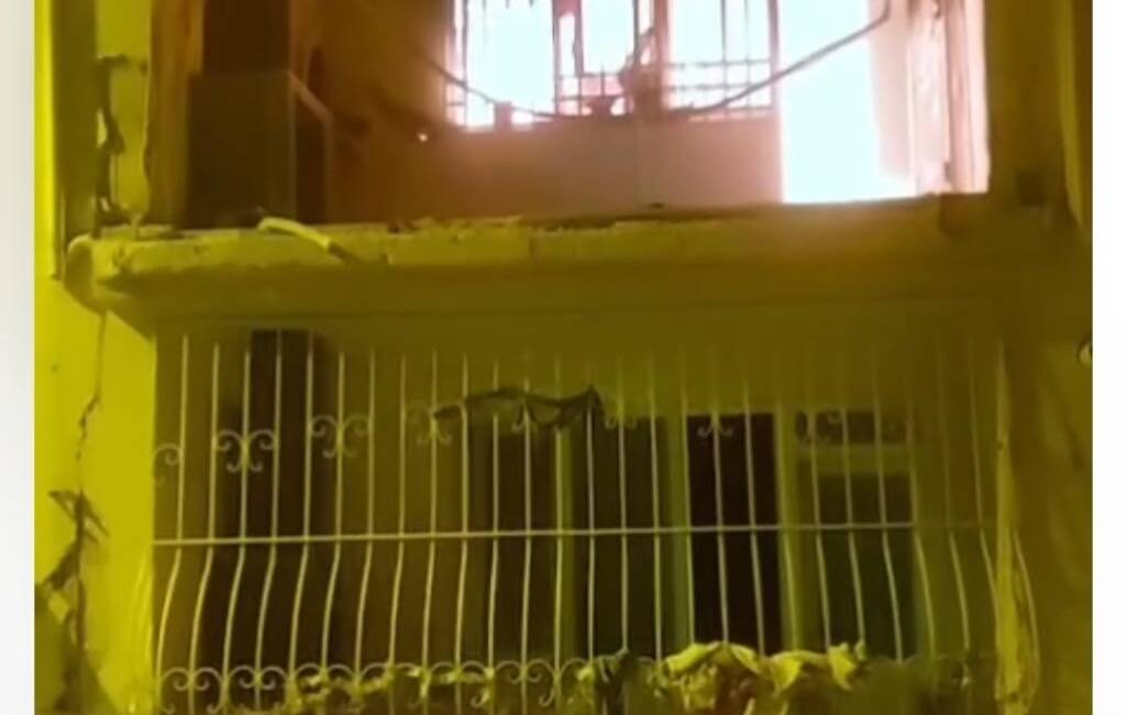 Hatay’ın Defne ilçesi Armutlu Mahallesi’nde depremde az hasar alan bir