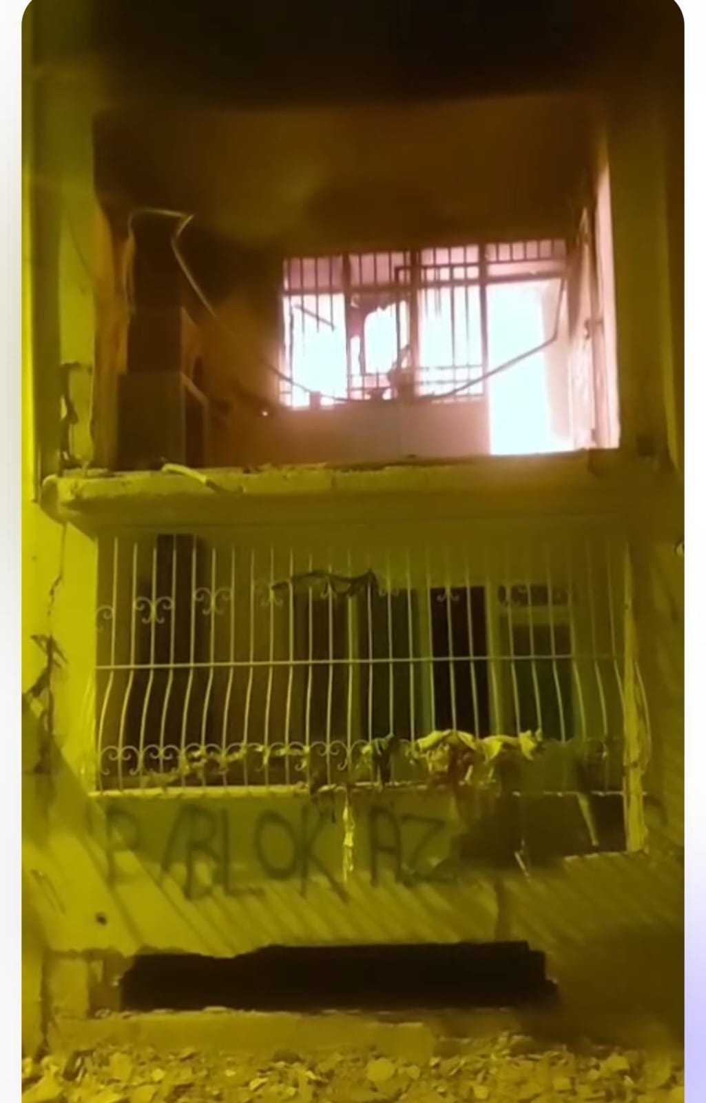 Hatay’ın Defne ilçesi Armutlu Mahallesi’nde depremde az hasar alan bir