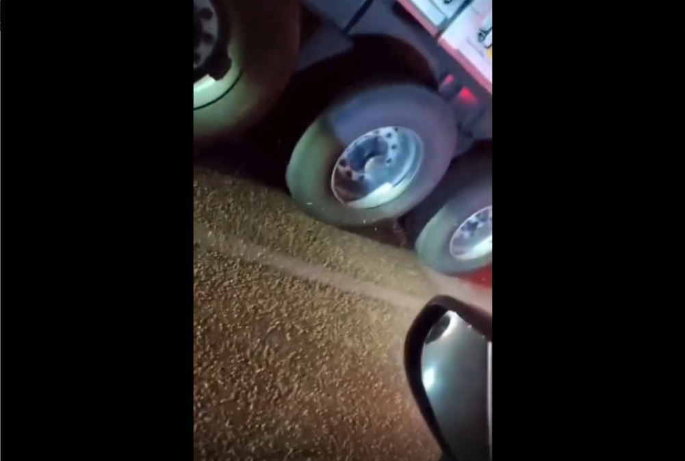 İskenderun Limanı’ndan yük alan bazı kamyon ve ağır tonajlı araçların,