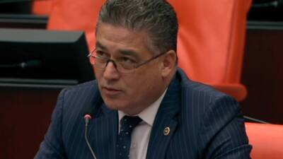 CHP Hatay Milletvekili Servet Mulloğlu, Suriye’de barışçıl gösteri yapan Alevi