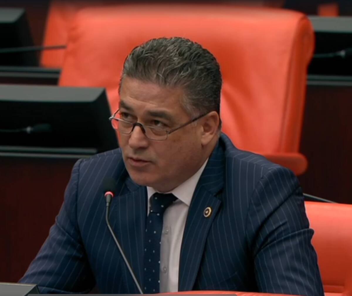 CHP Hatay Milletvekili Servet Mulloğlu, Suriye’de barışçıl gösteri yapan Alevi