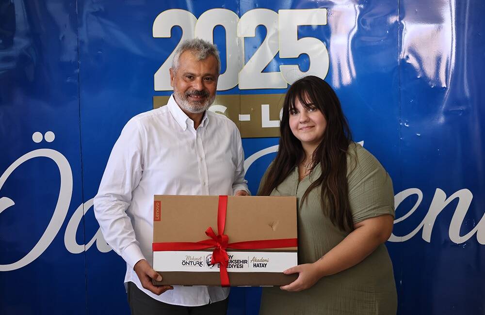 Öntürk bu konuda sözünü tuttu Hatay’da YKS ve LGS öğrencilerine vaat edilen 25 bin TL’lik