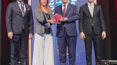 Unutulmaya yüz tutmuş Hatay sarısı ipeğini yeniden canlandıran ve akademisyenlerle