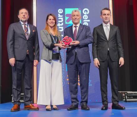 Unutulmaya yüz tutmuş Hatay sarısı ipeğini yeniden canlandıran ve akademisyenlerle