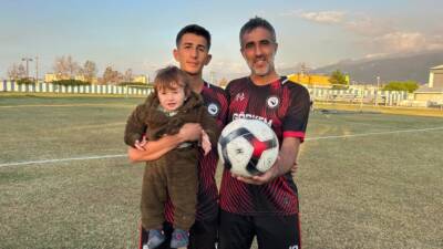 Hatay'da çocukluktan itibaren meşin yuvarlak peşinde ter döken 42 yaşındaki