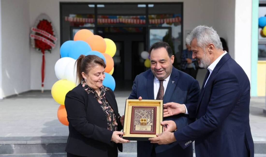 Hatay Büyükşehir Belediye Başkanı Mehmet Öntürk, 24 Kasım Öğretmenler Günü