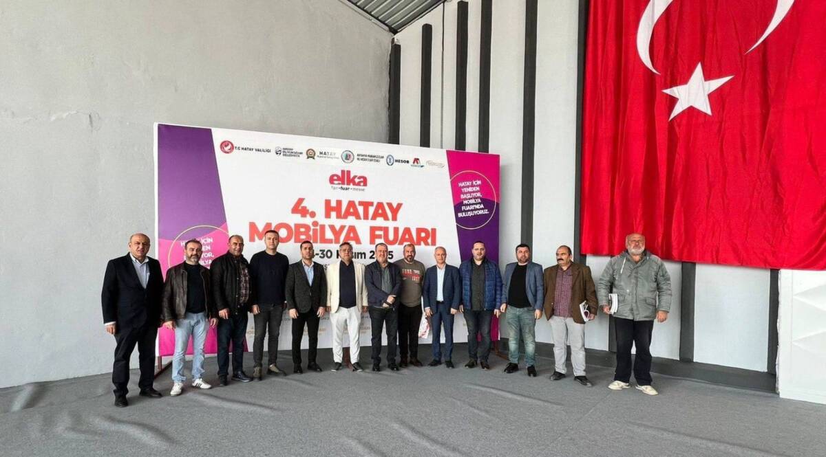 Hatay Ayakkabıcılar Odası Başkanı Doğan Aydın, yönetim kurulu üyeleri ve