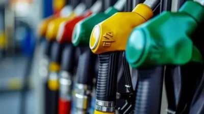 Uluslararası piyasalarda brent petrol ve varil fiyatlarında yaşanan düşüş, akaryakıt