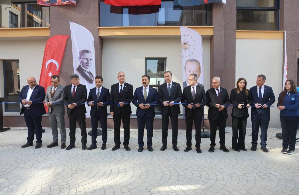 Hatay’da deprem sonrası eğitim altyapısının güçlendirilmesi amacıyla Türkiye İş Bankası