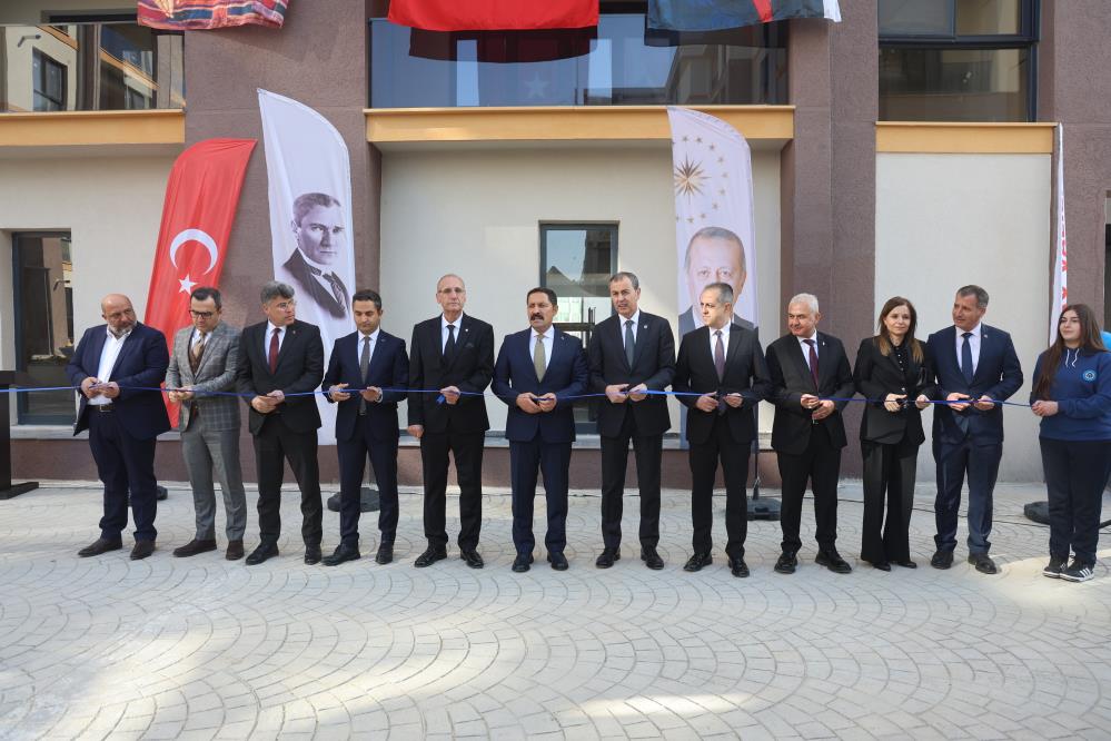 Hatay’da deprem sonrası eğitim altyapısının güçlendirilmesi amacıyla Türkiye İş Bankası