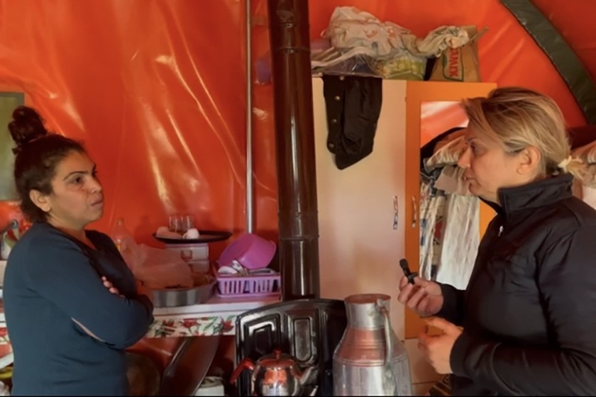 Hatay’ın Yayladağı ilçesinde depremzede bir ailenin konteynerinde çıkan yangında bir