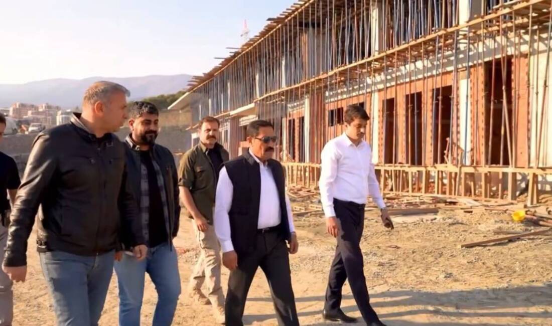 Hatay Valisi Mustafa Masatlı, Antakya’nın Alazı Mahallesi’nde yapımı süren 1500