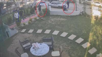 Hatay'da depreme döner yediği esnada yakalanan esnaf Cuma Karaahmetli'nin elindeki